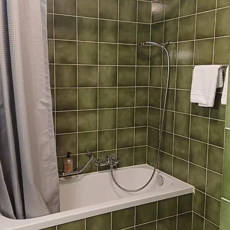 Rivalago - Front On Promenade Apartman *