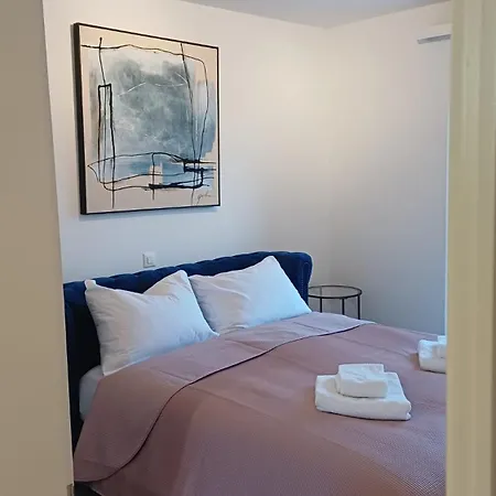 Rivalago - Front On Promenade Apartman