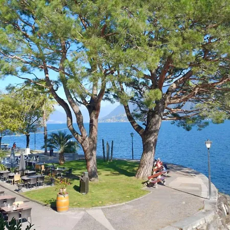 Rivalago - Front On Promenade Apartman *